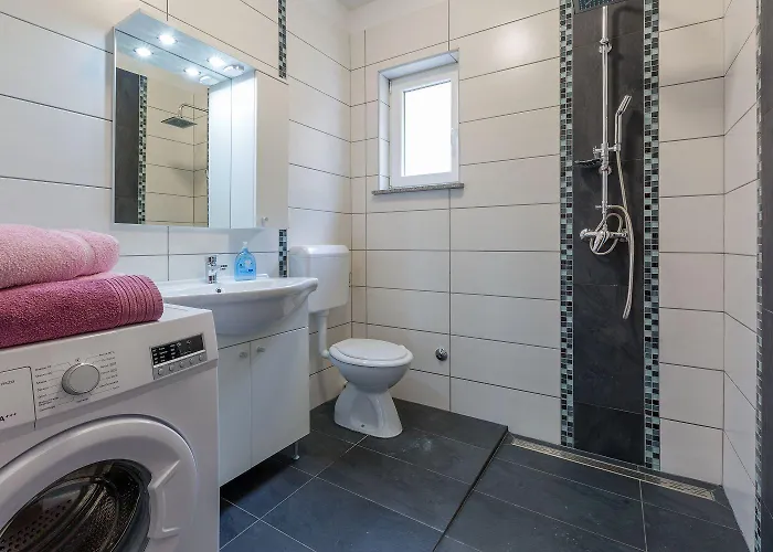 Meernahes Nur 390 Zum Mit Mediterraner Terrasse Apartamento Jadranovo