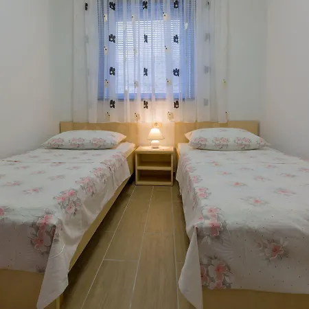 Meernahes Nur 390 Zum Mit Mediterraner Terrasse